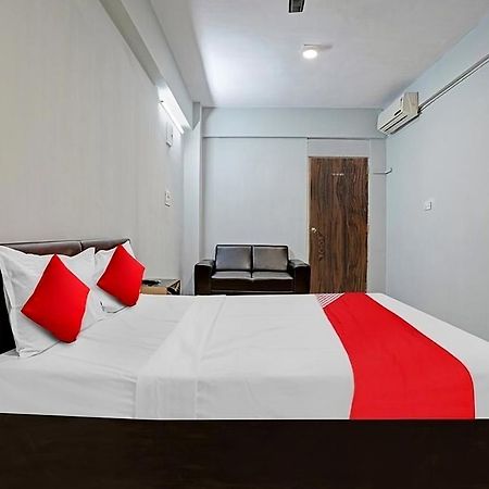 Hotel Welcome, Vip Road Vesu Surat Exterior foto