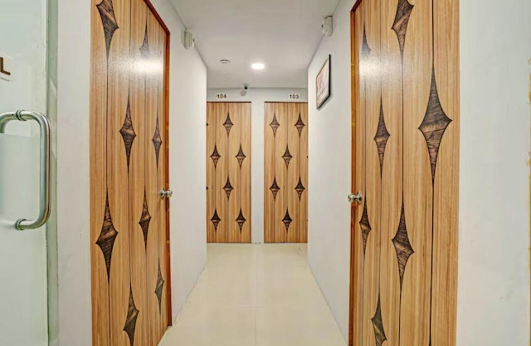 Hotel Welcome, Vip Road Vesu Surat Exterior foto
