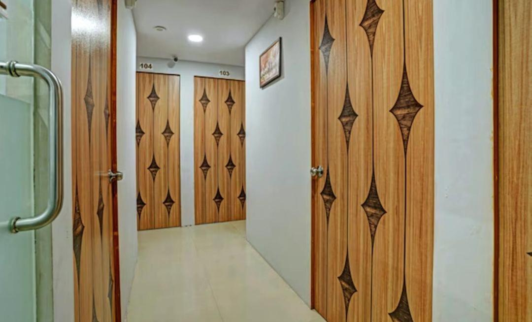 Hotel Welcome, Vip Road Vesu Surat Exterior foto