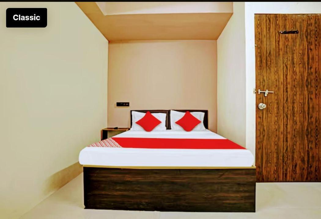 Hotel Welcome, Vip Road Vesu Surat Exterior foto
