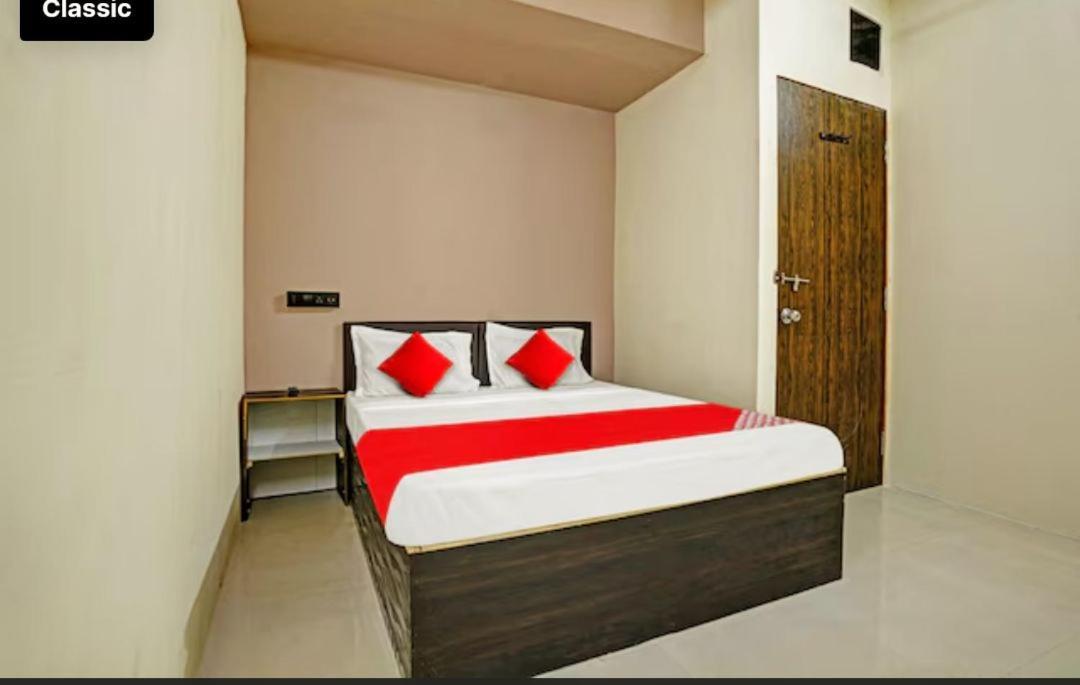 Hotel Welcome, Vip Road Vesu Surat Exterior foto