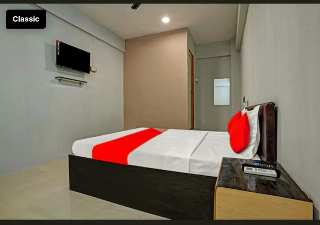 Hotel Welcome, Vip Road Vesu Surat Exterior foto