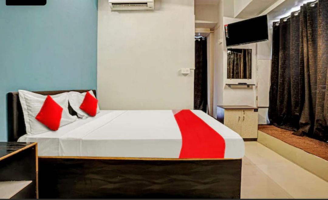 Hotel Welcome, Vip Road Vesu Surat Exterior foto